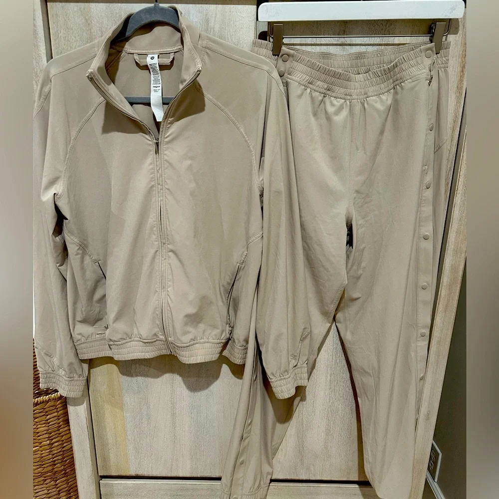 Lululemon Tracksuit Size 8 Mojave Tan Glyde jacket and tear away track pants - Picture 1 of 6
